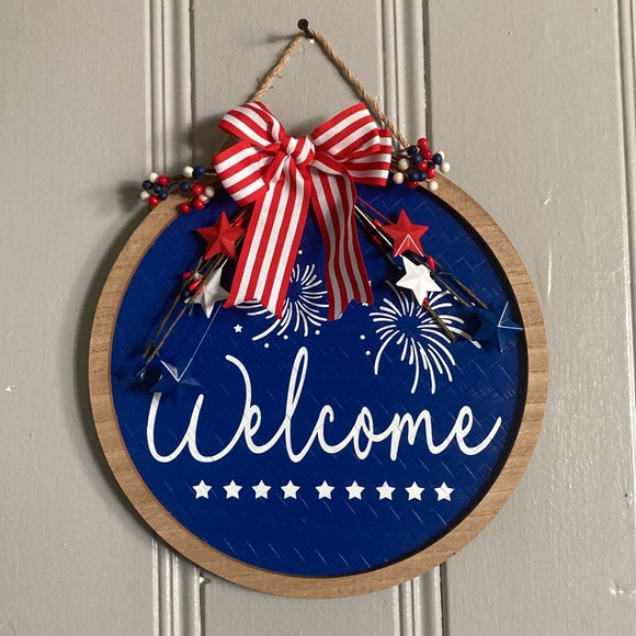 NWT- Round Wooden- Blue Wicker- WELCOME Patriotic Decoration Sign 🇺🇸🎇⭐️ - Picture 3 of 17